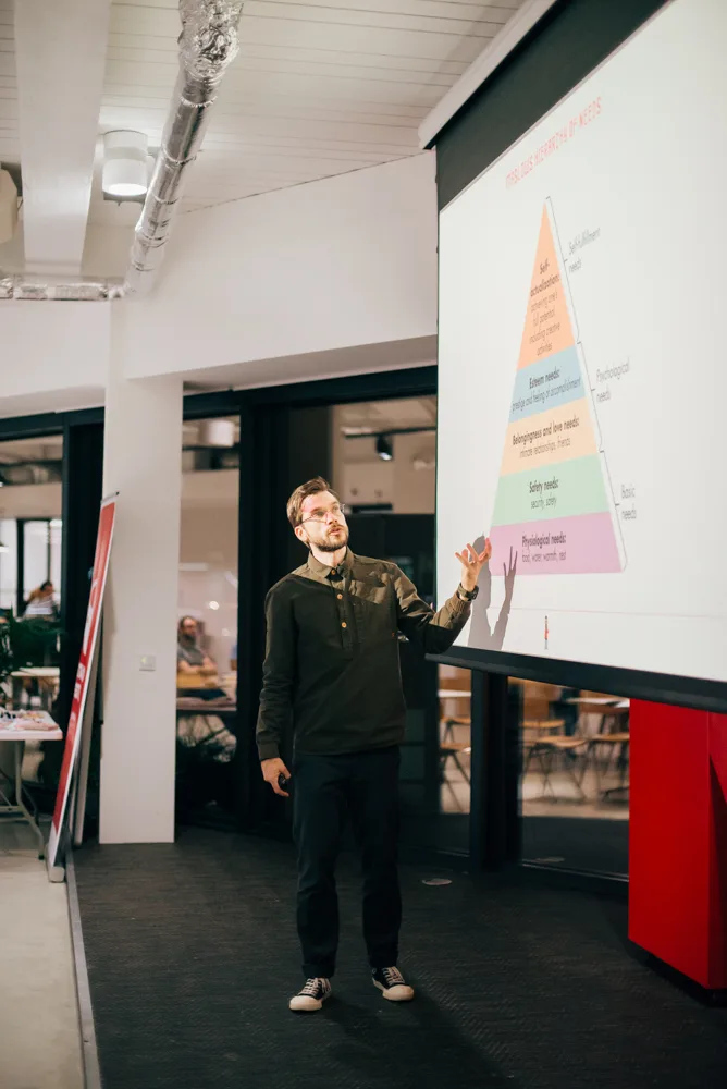 Chevy Rough running a workshop on motivation